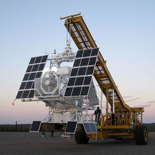 © MPS The SUNRISE observatory in full flight configuration. In the middle of the gondola is the octagonal front ring of the telescope with two radiators on top which cool the field stop of the primary focus. Above the telescope sits the instrument platform containing the scientific instrumentation. A reaction wheel underneath the gondola's upper bridge controls the telescope's azimuth pointing. The lower part of the gondola houses the communication system and its energy supply. The major part of the energy for the observatory is generated by the solar panel arrays on both sides of the telescope.