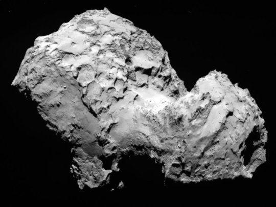 <p>Diese Aufnahme des Kometen 67P/Churyunomv-Gerasimenko, die am 3. August 2014 aus einer Entfernung von 285 Kilometern gelang, zeigt unterschiedlichste Oberflächenstrukturen wie steil abfallende Hänge und weite Ebenen.</p>
<p> </p>