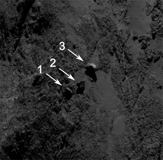 De tre fritstående klipper på komet 67P