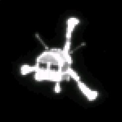 Die Landeeinheit Philae zwei Stunden nach dem Ablösen von Rosetta. Das Bild wurde von OSIRIS, dem wissenschaftlichen Kamerasystem von Rosetta, um 11.25 Uhr aus einer Entfernung von etwa 2,5 Kilometern aufgenommen. Die Auflösung beträgt 5 Zentimeter pro Pixel. Deutlich zu erkennen ist das ausgeklappte Landegestell von Philae.