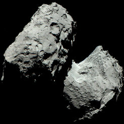 Ein Farbbild des Rosetta-Kometen 67P/Churyumov-Gerasimenko zusammengestellt aus drei Aufnahmen, die am 6. August 2014 vom Kamerasystem OSIRIS mit Hilfe des roten, grünen und blauen Filters gaus einer Entfernung von 120 Kilometern gemacht wurden.