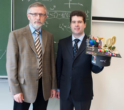 Dr. Ferdinand Plaschke (right), the 100th PhD of the Solar System School, and his supervisor at the Technical University Braunschweig, Prof. Karl-Heinz Glaßmeier (left).