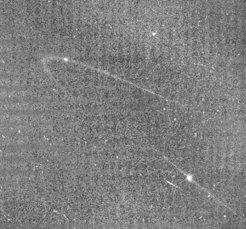 Ein Ring aus Staubteilchen begleitet den Saturnmond Anthe.