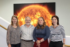Die Projektleiterinnen der drei beteiligten Länder zusammen mit dem wissenschaftlichen Leiter des RAPID Instruments während ihrer Konferenz in Göttingen. Von links nach rechts: Dr. Elena Kronberg (MPS, Projektleiterin in Deutschland), Dr. Patrick Daly (MPS, Leiter des RAPID Instruments), Dr. Liudmyla Kozak (Space Research Institute of Ukraine, Projektleiterin in der Ukraine) and Dr. Elena Grigorenko (Weltraumforschungsinstitut der Russischen Akademie der Wissenschaften, Projektleiterin in Russland)
