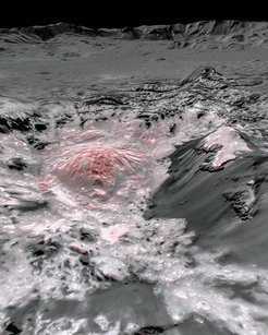 Diese 3-D Ansicht des Zentrums des Occator Impakt-Kraters, verwendet sogenannte Falschfarben, um Salzminerale mit einem erhöhten Wasseranteil hervorzuheben, die aus einem tiefen Reservoir unter der Kruste der Ceres nach oben gedrückt wurden. In dieser Ansicht der zentralen Vertiefung des Kraters, erscheinen sie rötlich. © NASA/JPL-Caltech/UCLA/MPS/DLR/IDA
