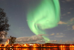 In 2013, RAPID team member Dr. Elena Kronberg was able to record these spiral-shaped auroras in northern Norway. She found the explanation for the impressive phenomenon years later in measurement data from clusters.