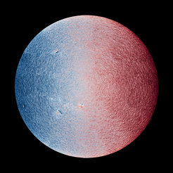Figure 3: The tachogram shows the flow speed and direction of the plasma at the Sun’s visible surface. Blue shows the movements in the direction of the space probe, red the movements away from the space probe. A version of the image for zooming in can be found under the link in the left-hand column.